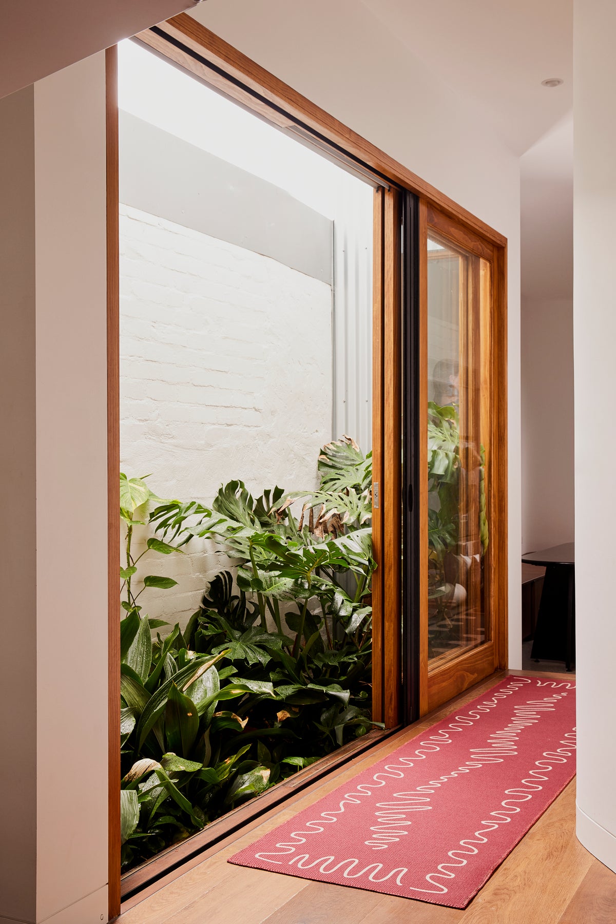 Intuitive Rouge New Jute Rug