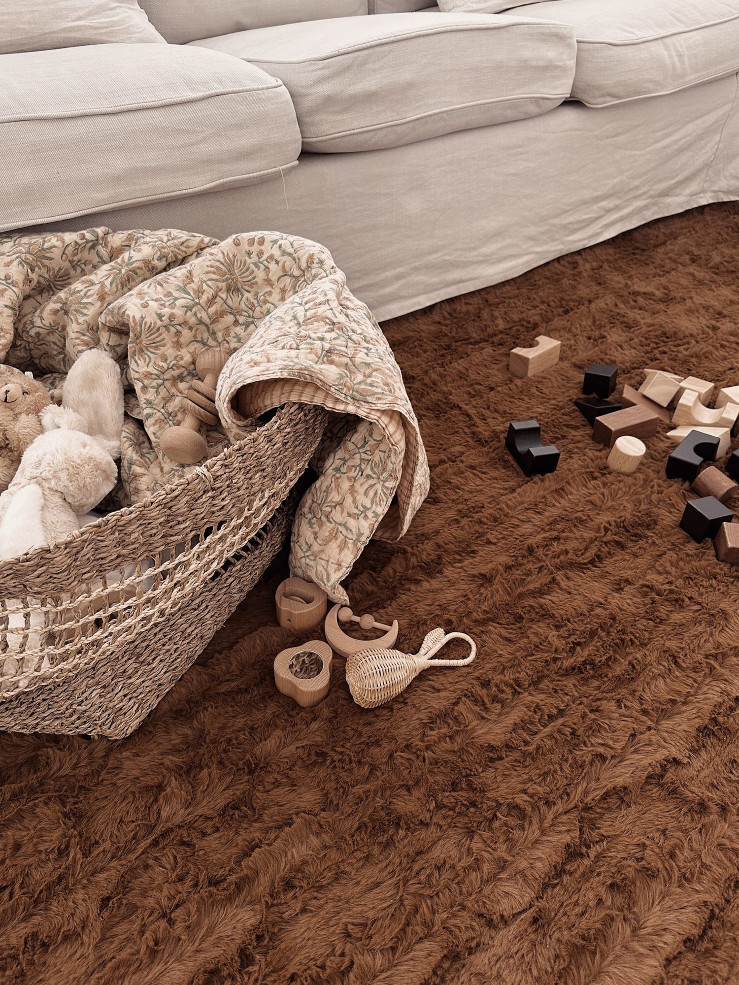 Willow Dark Tan Highland Round Rug