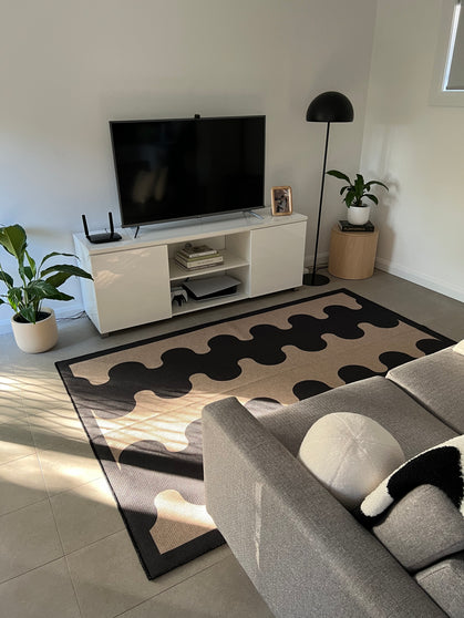Aligned black new jute rug