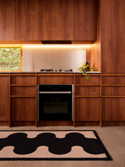 Aligned black new jute rug