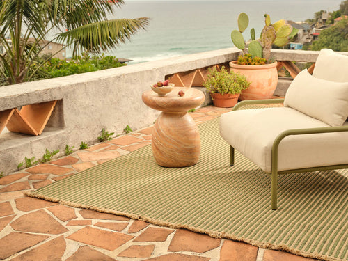 Transition green outdoor ribbed rug